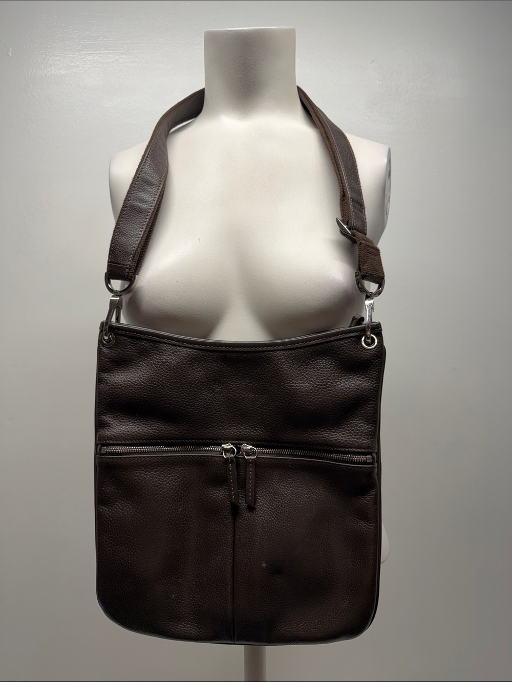 Longchamp Le Foulonne Flat Crossbody Bag Pebbled Leather Purse Handbag Brown